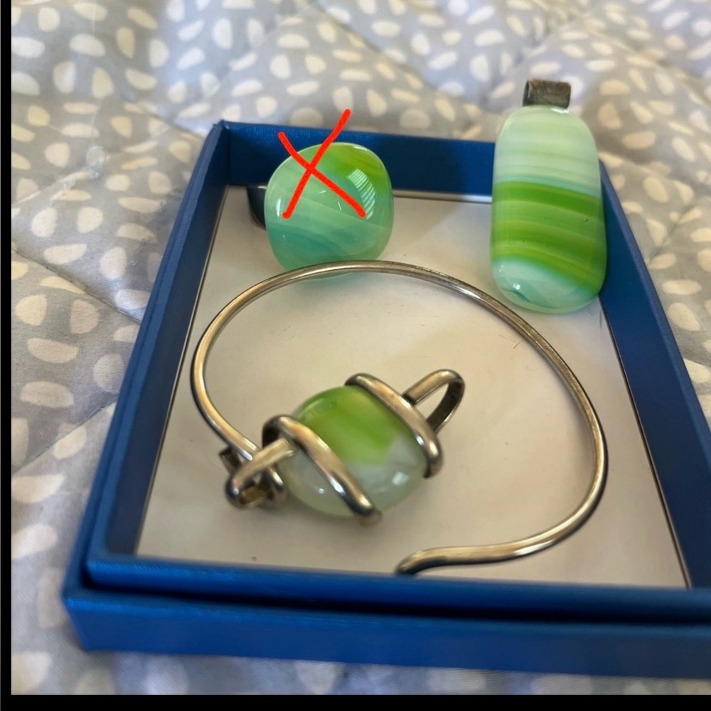 Elegant Green Bracelet and Pendant